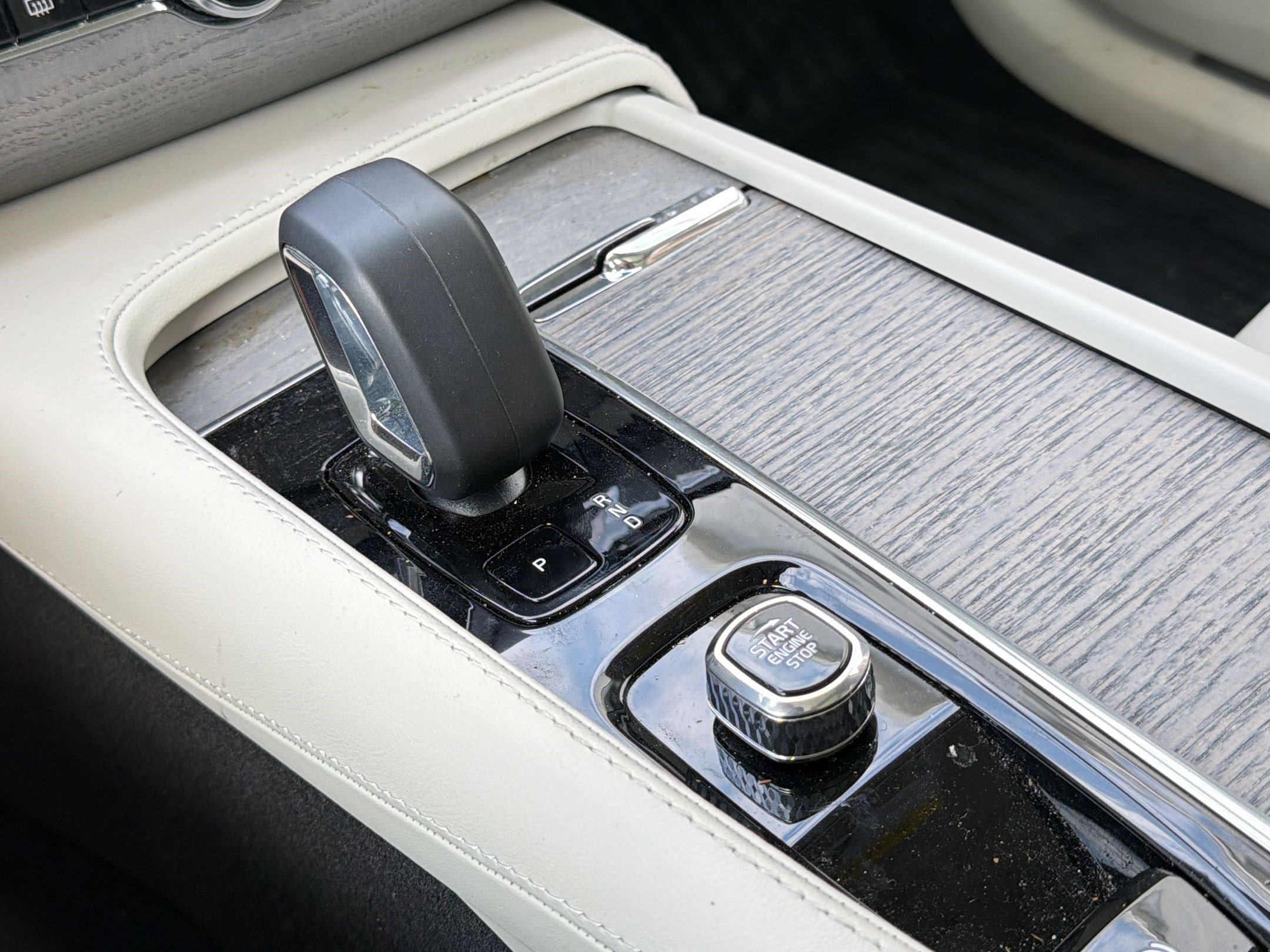 Used 2024 Volvo XC90 B6 Plus w/ Protection Package Premier AWD/4WD image 18