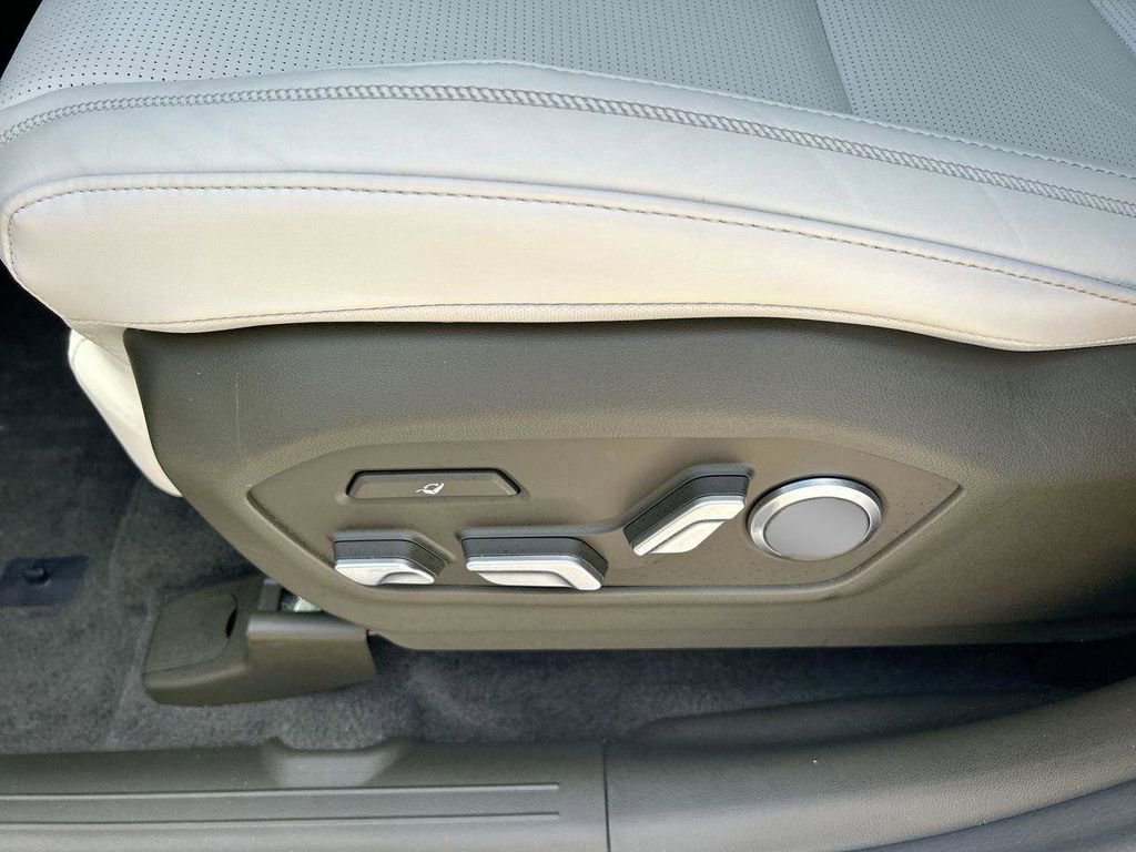 Certified 2025 Hyundai Santa Fe Calligraphy FWD image 25