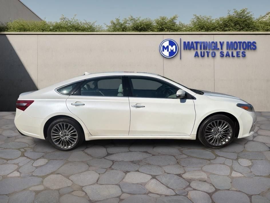 Used 2017 Toyota Avalon Limited image 2