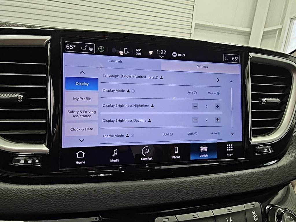 Used 2023 Chrysler Pacifica Touring-L image 17