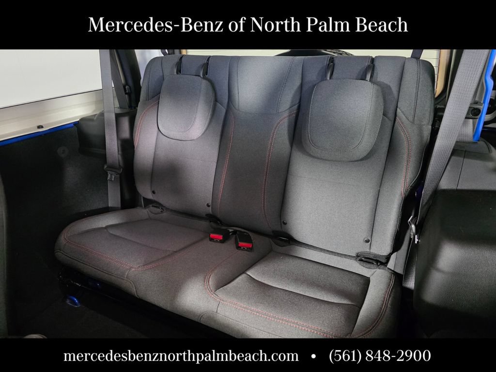 Used 2024 Jeep Wrangler Rubicon w/ Technology Group AWD/4WD image 12