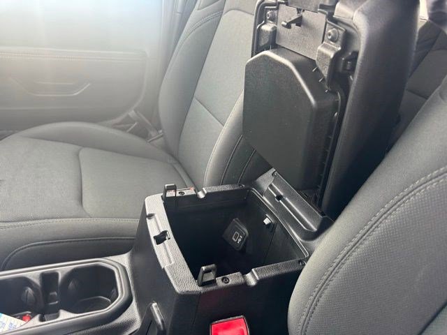 Used 2018 Jeep Wrangler Unlimited Sahara w/ Dual Top Group image 21