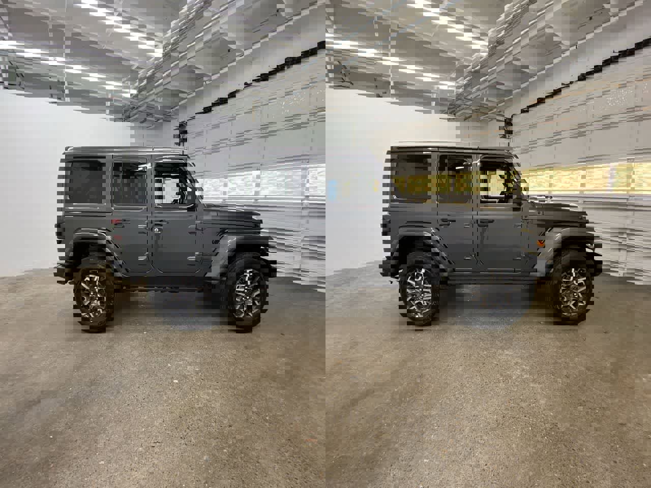 Used 2025 Jeep Wrangler Sahara image 7