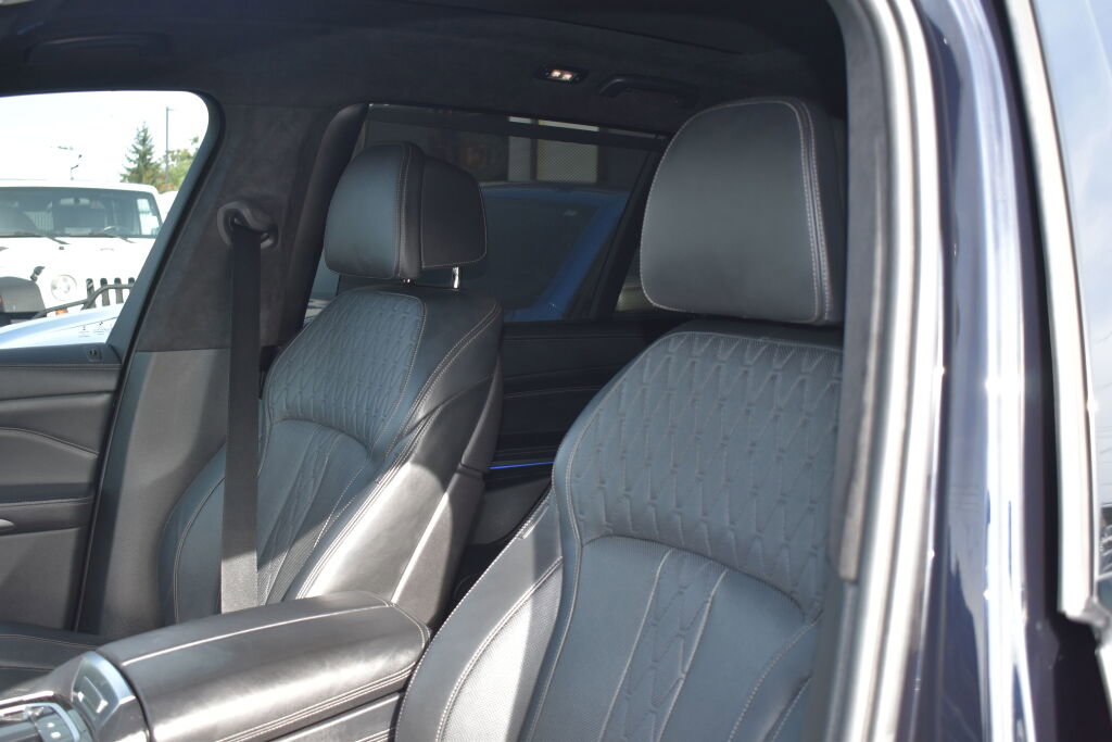 Used 2019 BMW X7 xDrive50i w/ M Sport Package image 16