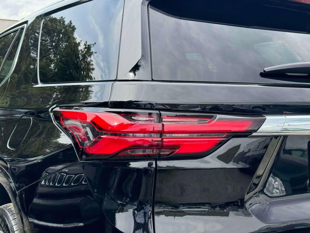 Used 2023 Chevrolet Traverse High Country AWD/4WD image 9