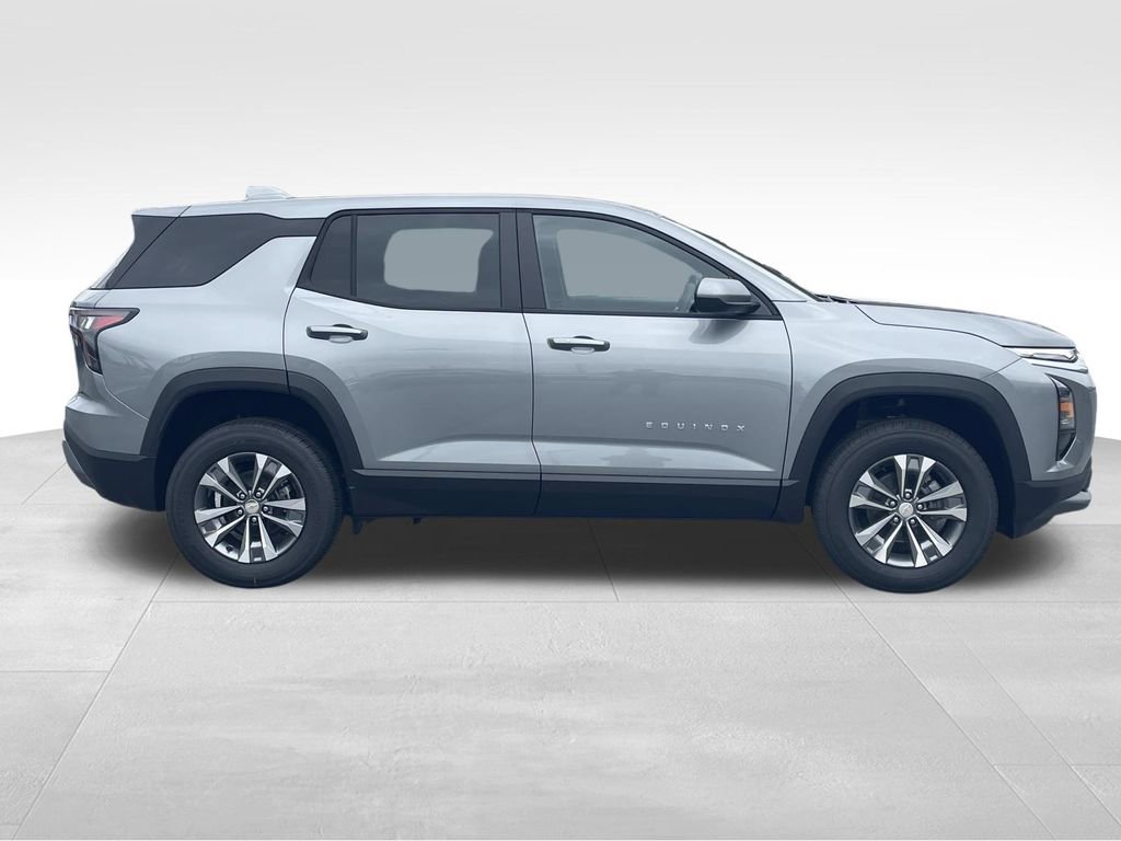 New 2026 Chevrolet Equinox LT FWD image 2