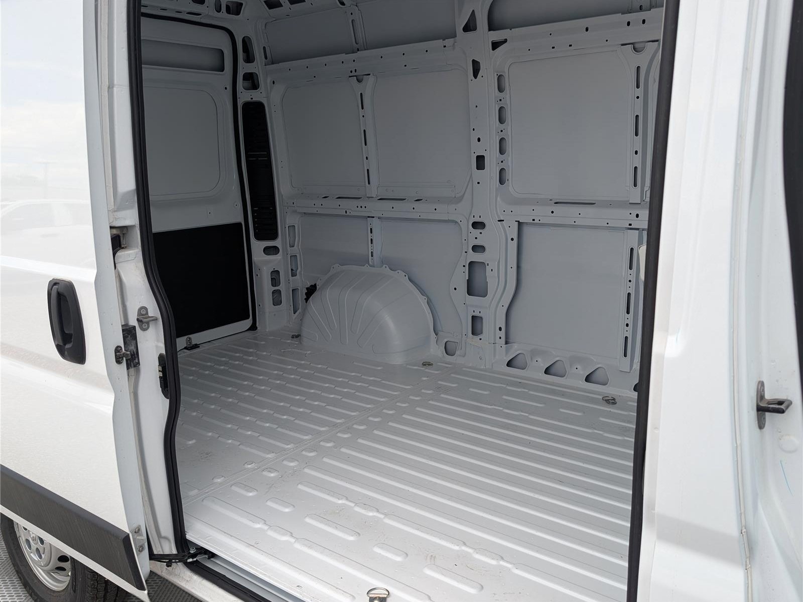 New 2026 RAM ProMaster 1500 w/ Convenience Group FWD image 7