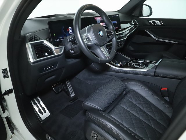 Used 2024 BMW X5 xDrive40i w/ M Sport Package AWD/4WD image 19