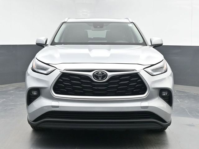 Used 2021 Toyota Highlander XLE image 3