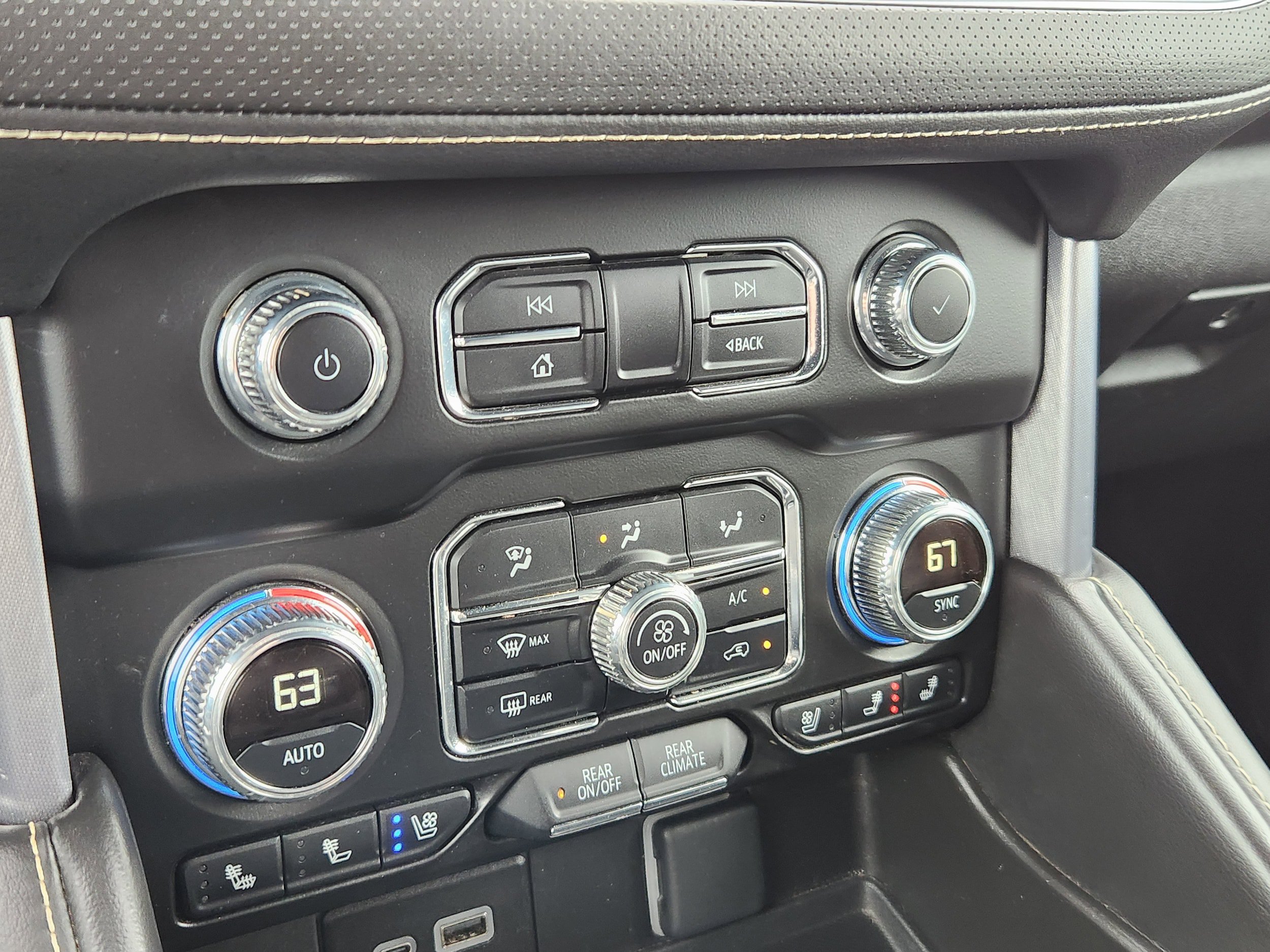 Used 2024 GMC Yukon SLT AWD/4WD image 30