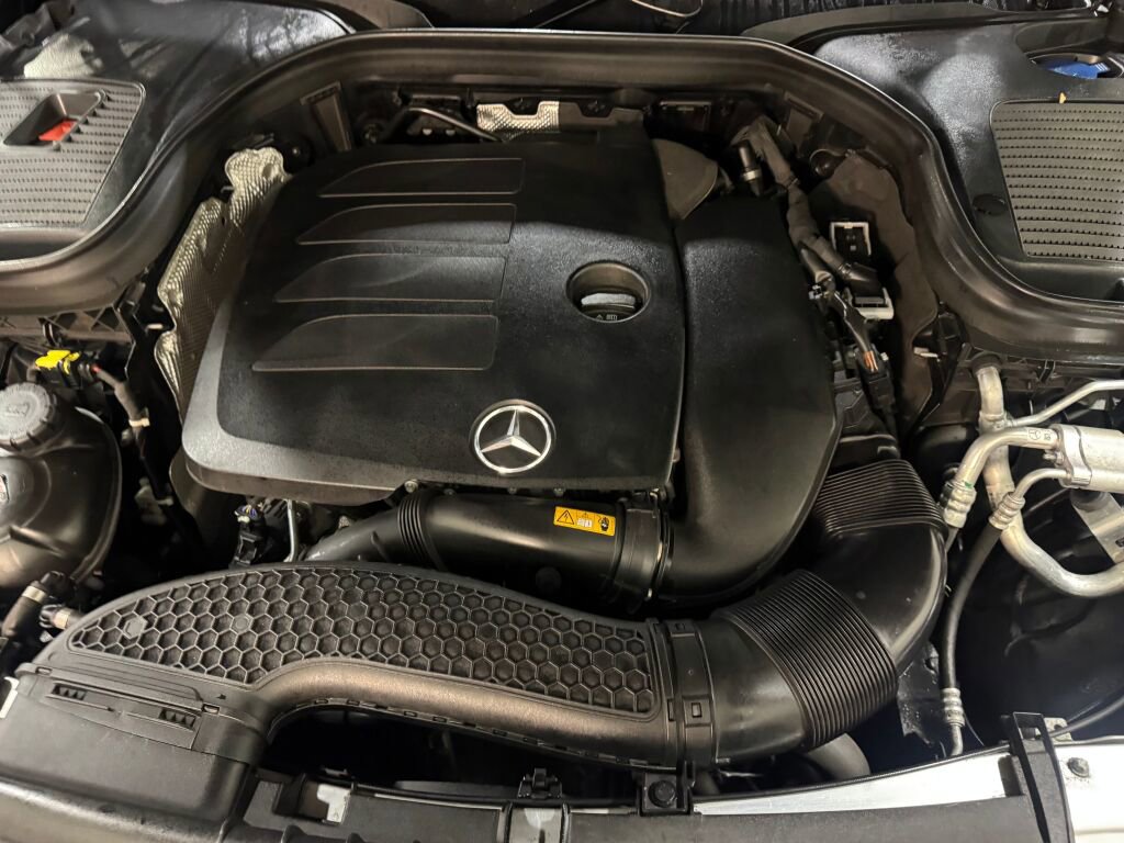 Used 2020 Mercedes-Benz GLC 300 4MATIC Coupe image 33