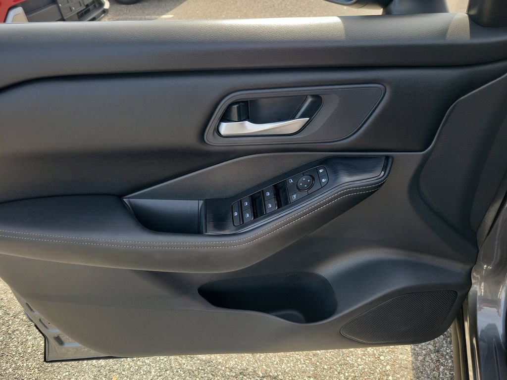 Certified 2026 Nissan Rogue SV FWD image 12