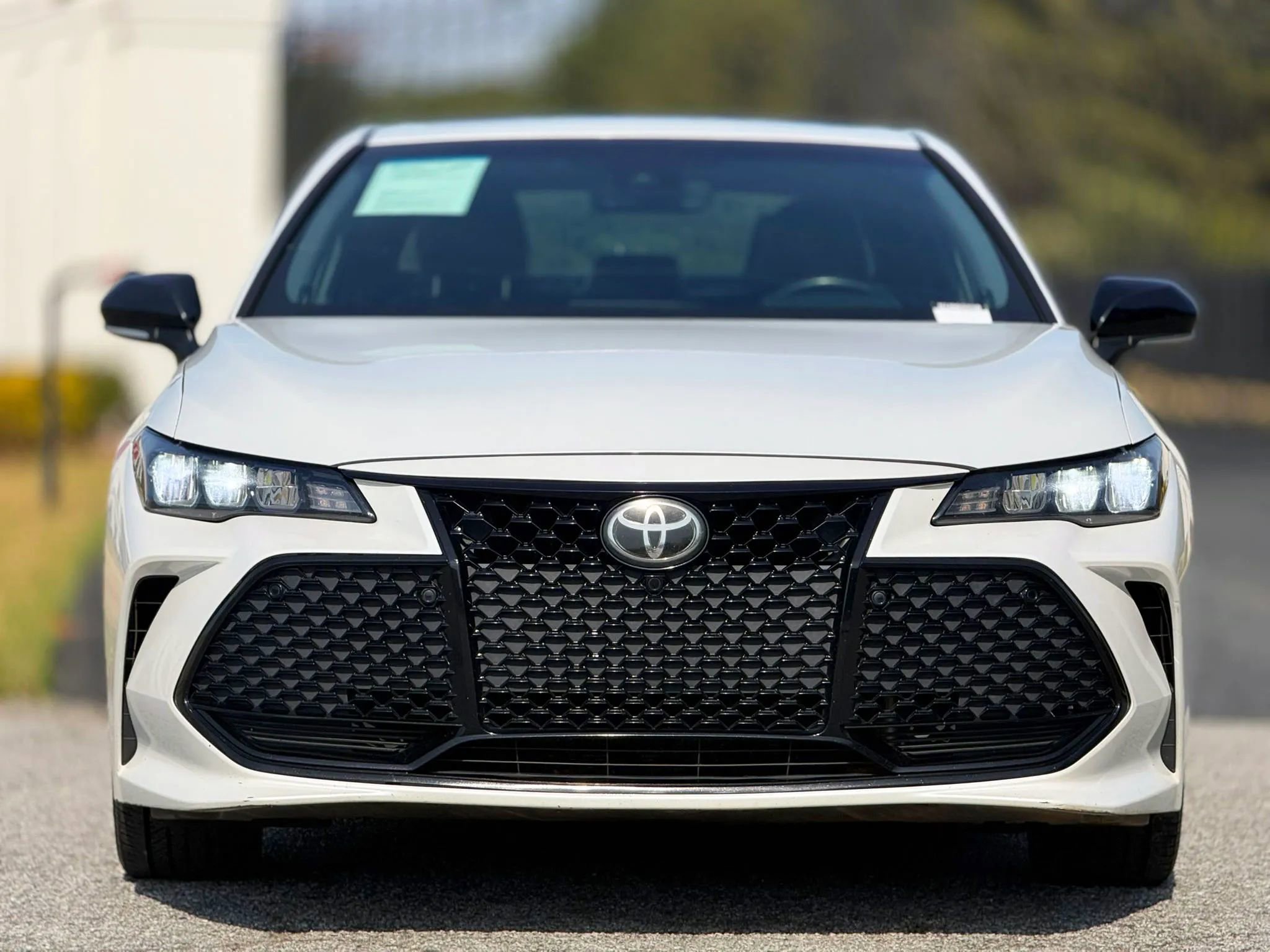 Used 2019 Toyota Avalon XSE image 3
