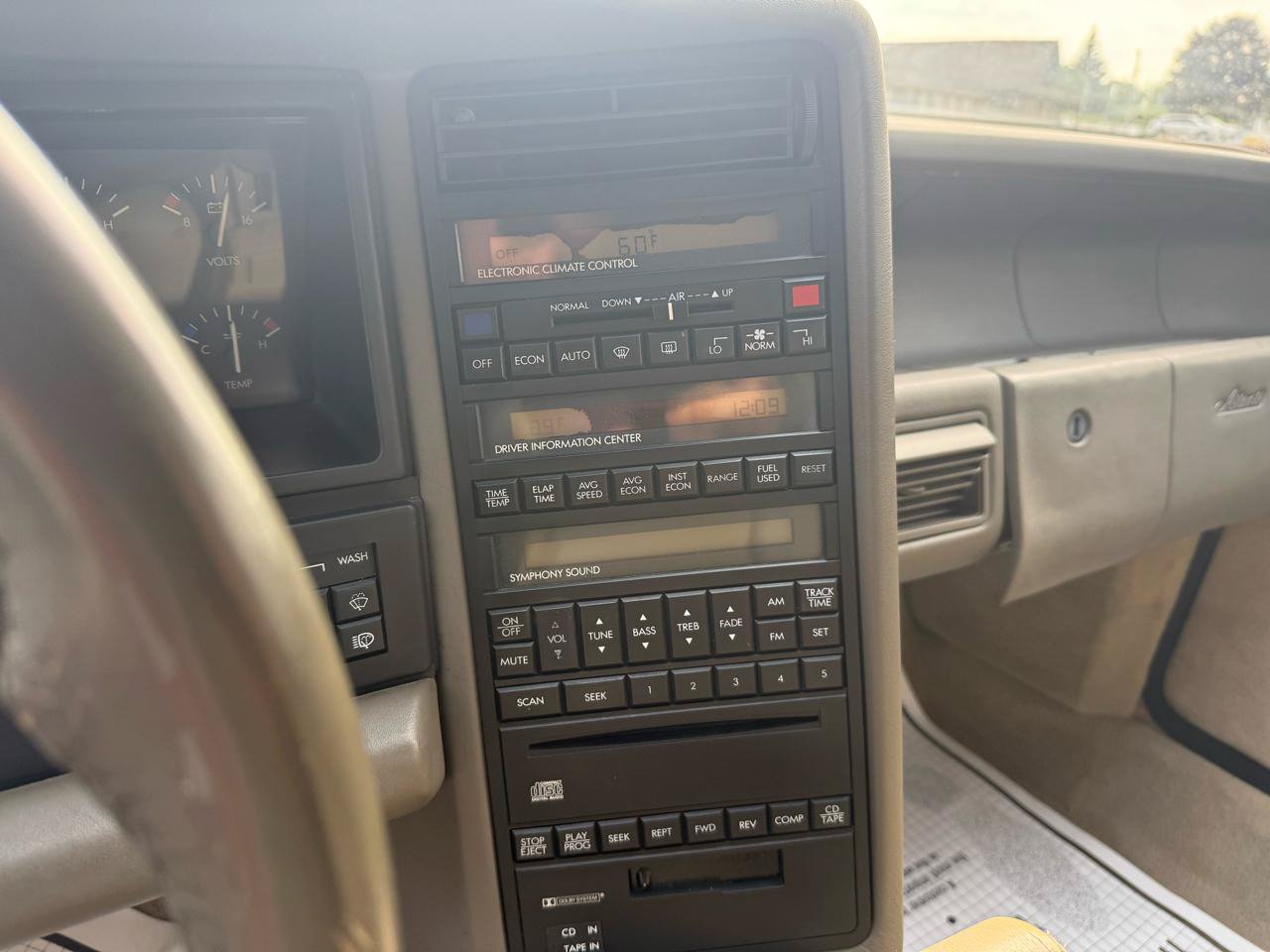 Used 1992 Cadillac Allante FWD image 13
