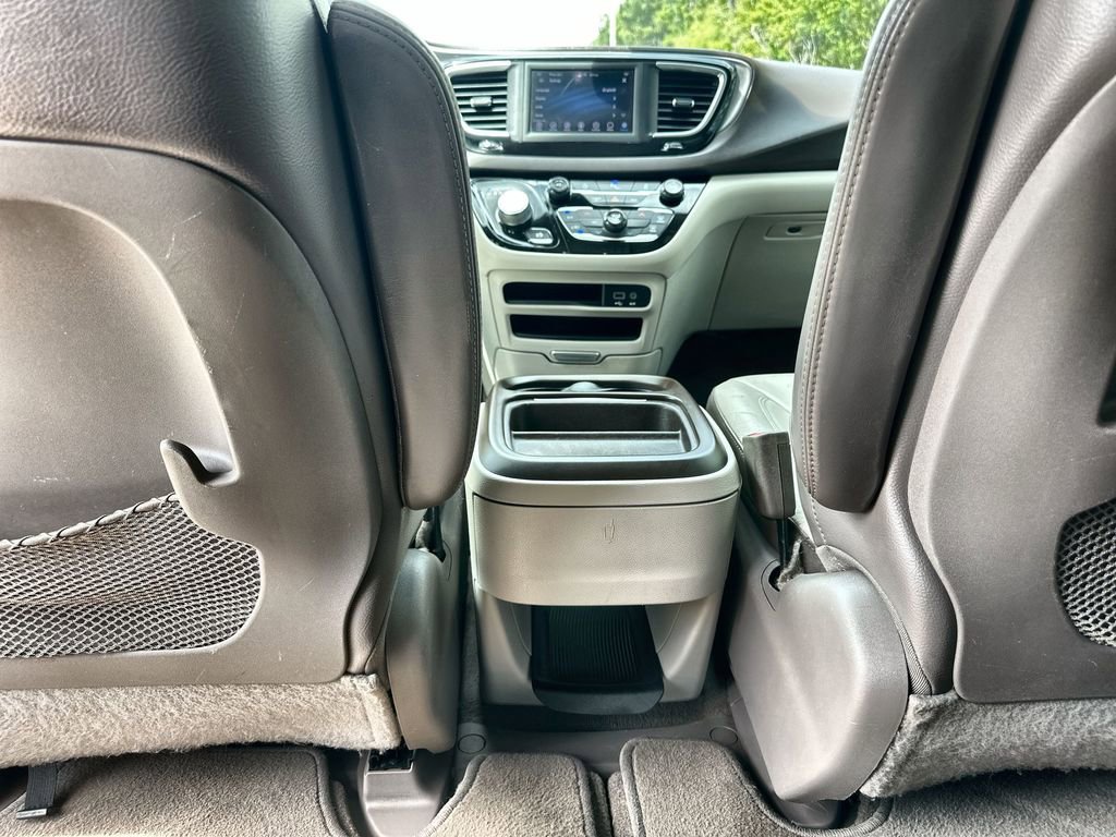 Used 2019 Chrysler Pacifica Touring-L FWD image 20