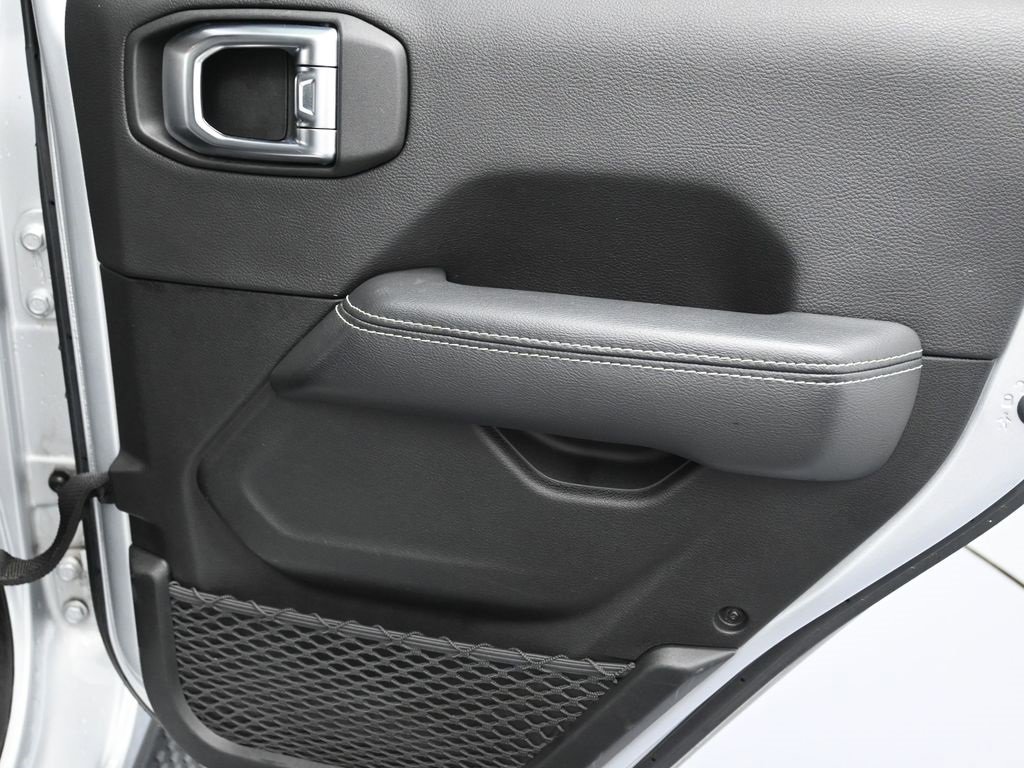 Used 2023 Jeep Wrangler Unlimited Sahara image 35