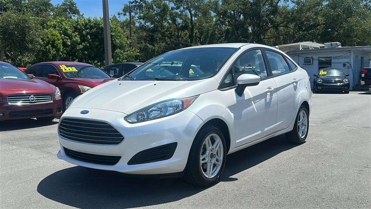 Used 2017 Ford Fiesta SE FWD image 2