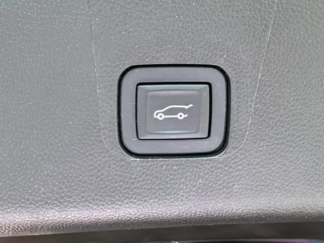 Used 2019 Chevrolet Traverse Premier w/ Driver Confidence II Package FWD image 15
