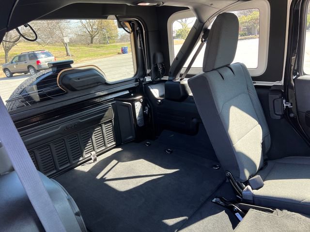 Used 2024 Jeep Wrangler Sahara w/ Technology Group AWD/4WD image 33