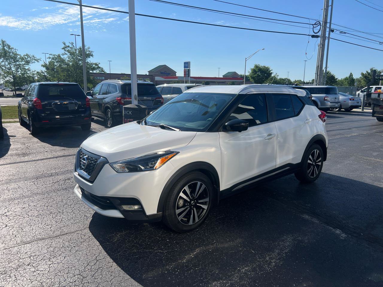 Used 2020 Nissan Kicks SR FWD image 2