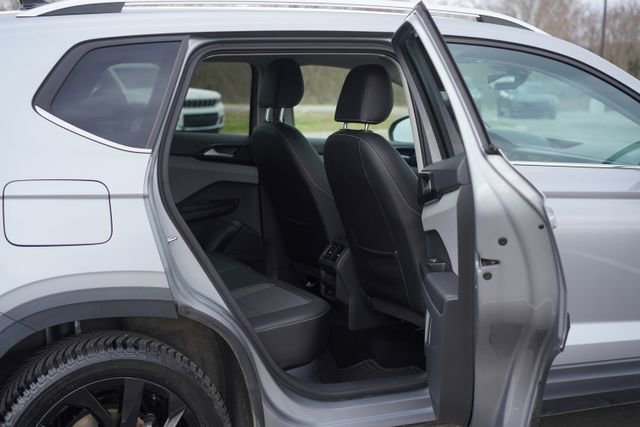 Used 2023 Volkswagen Taos SE w/ Panoramic Sunroof Package image 23