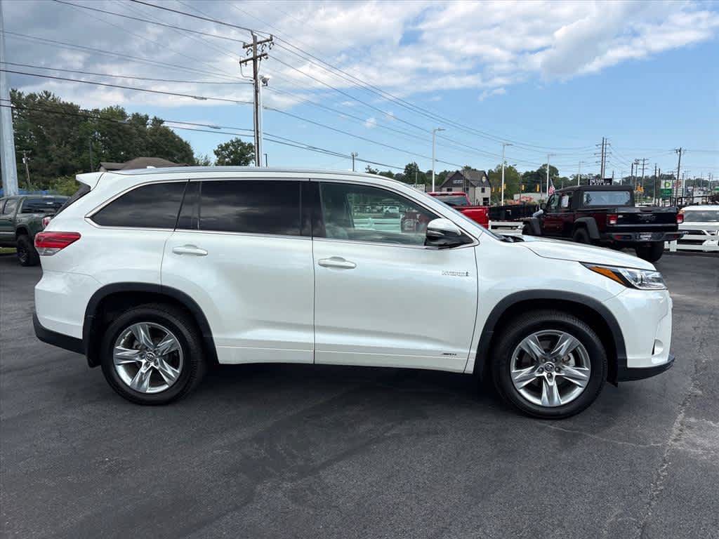 Used 2019 Toyota Highlander Limited AWD/4WD image 2