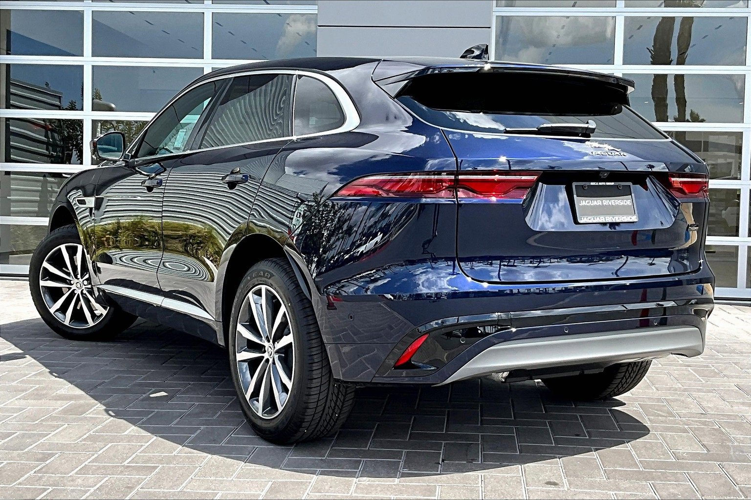 New 2026 Jaguar F-PACE R-Dynamic S image 3