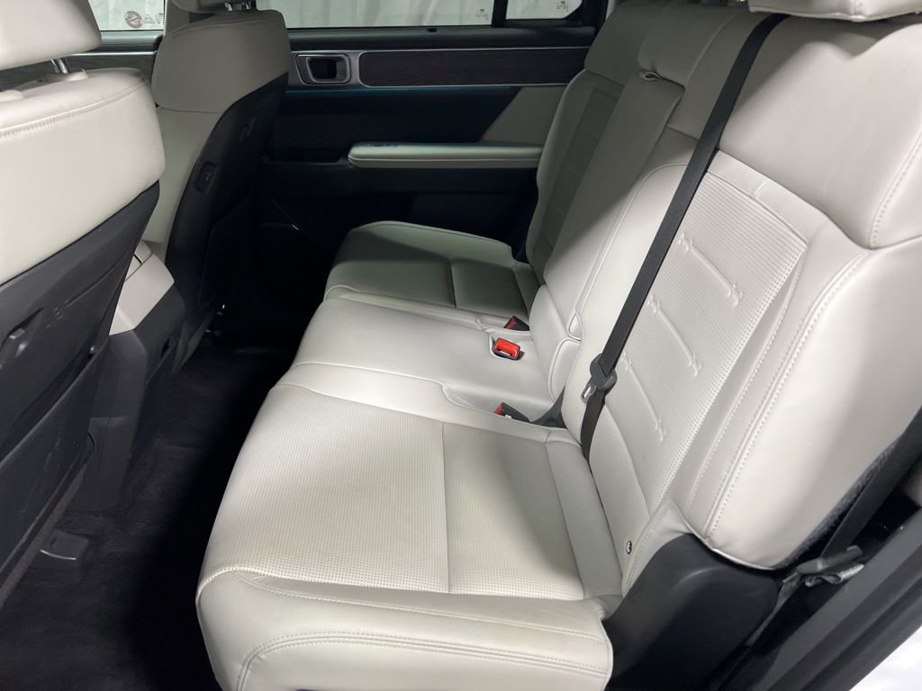 Used 2025 Hyundai Santa Fe Limited image 17
