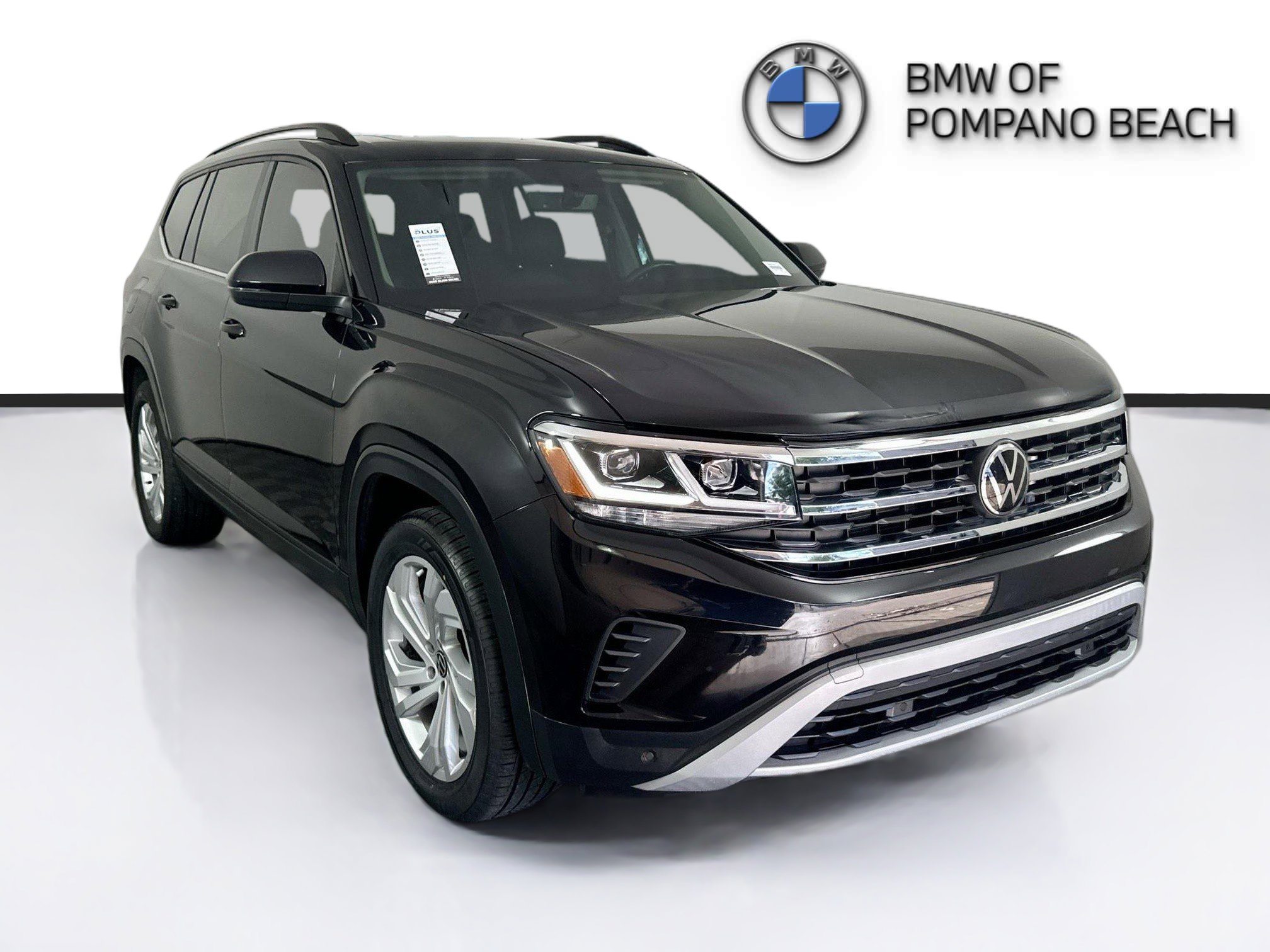 Used 2023 Volkswagen Atlas SE w/ Panoramic Sunroof Package image 3