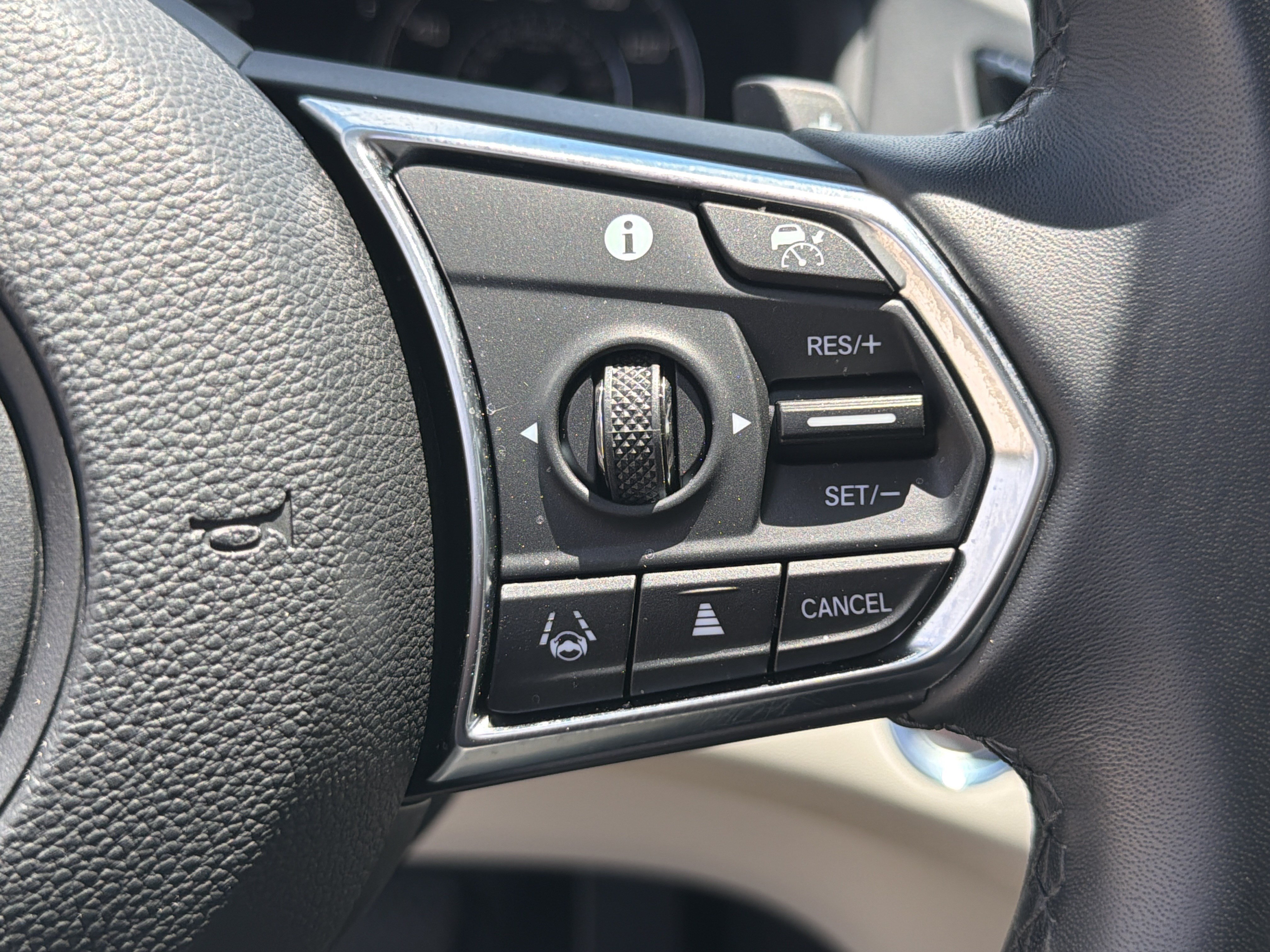 Used 2025 Acura RDX SH-AWD w/ Technology Package image 20