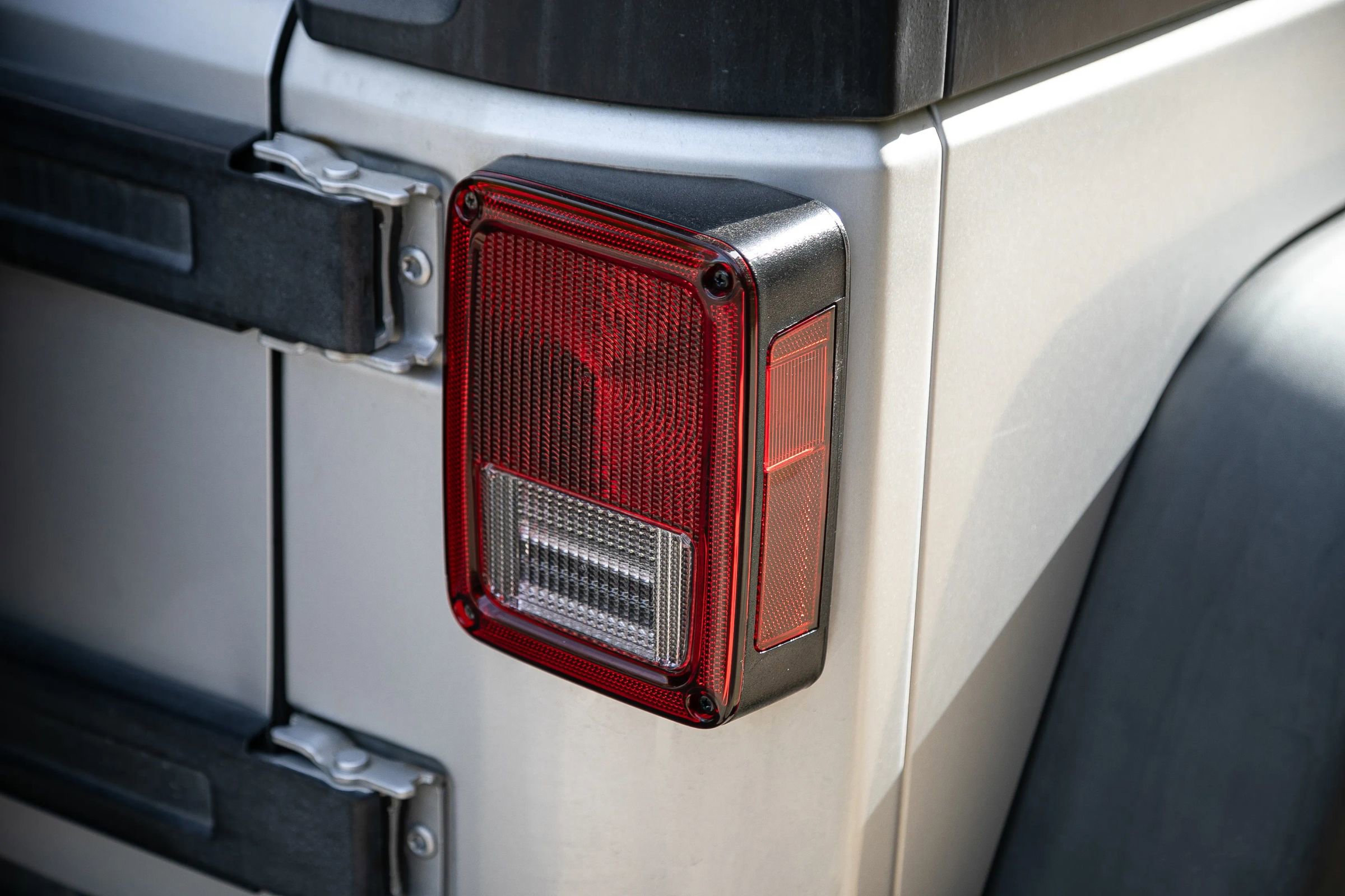 Used 2012 Jeep Wrangler Unlimited Rubicon w/ Connectivity Group image 9