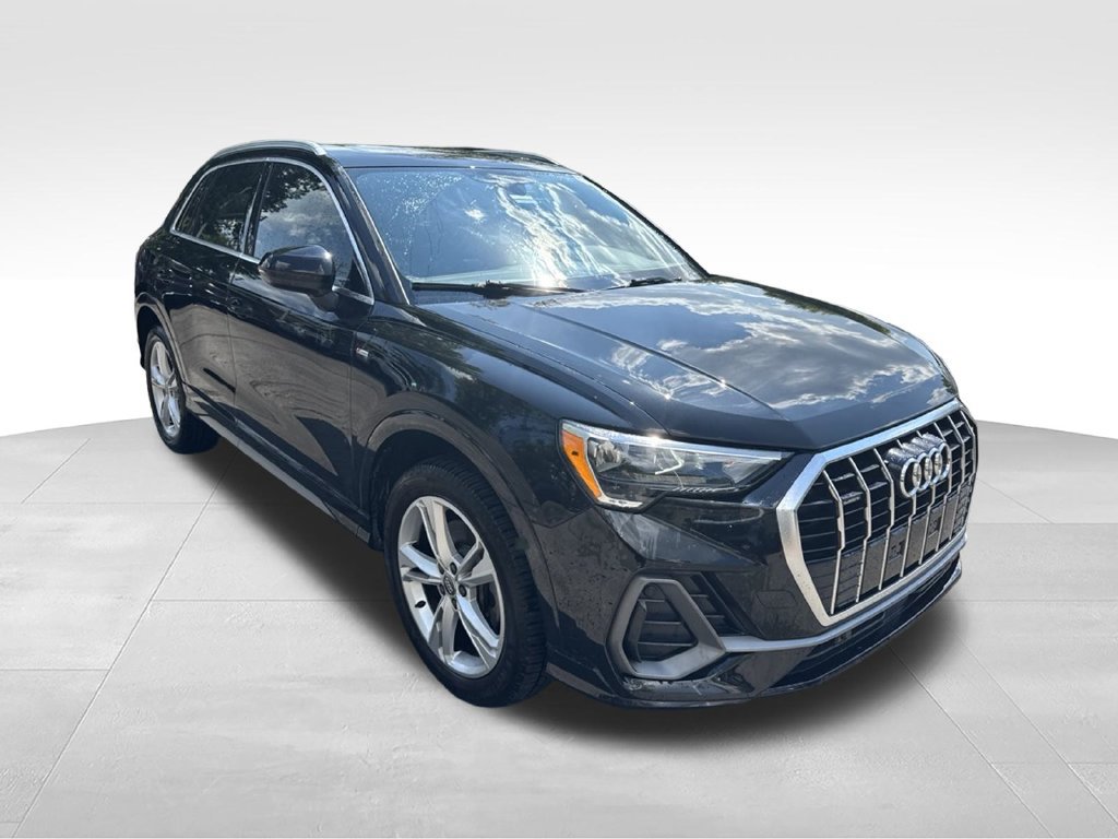 Used 2020 Audi Q3 2.0T Premium w/ Convenience Package AWD/4WD image 1