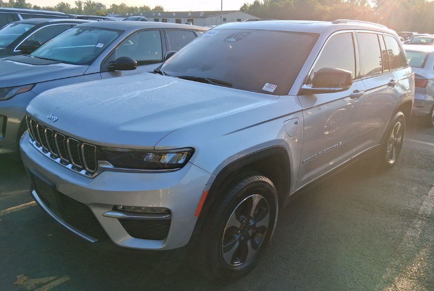 Used 2023 Jeep Grand Cherokee 4WD 4xe image 1