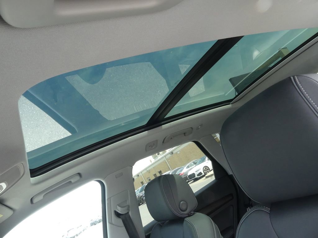 Used 2025 Audi Q5 e Premium Plus w/ Premium Plus Package image 11