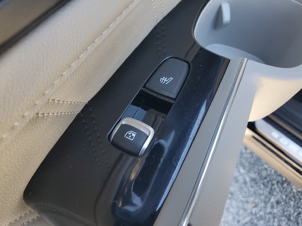 Used 2023 Kia Sorento SX AWD/4WD image 18