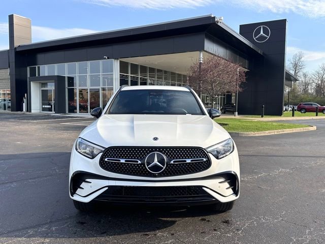 Used 2025 Mercedes-Benz GLC 300 4MATIC image 3
