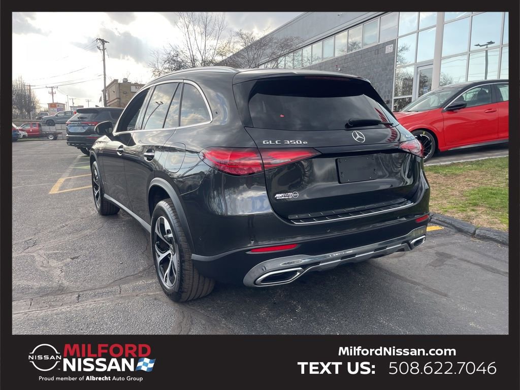 Used 2025 Mercedes-Benz GLC 350e 4MATIC image 3