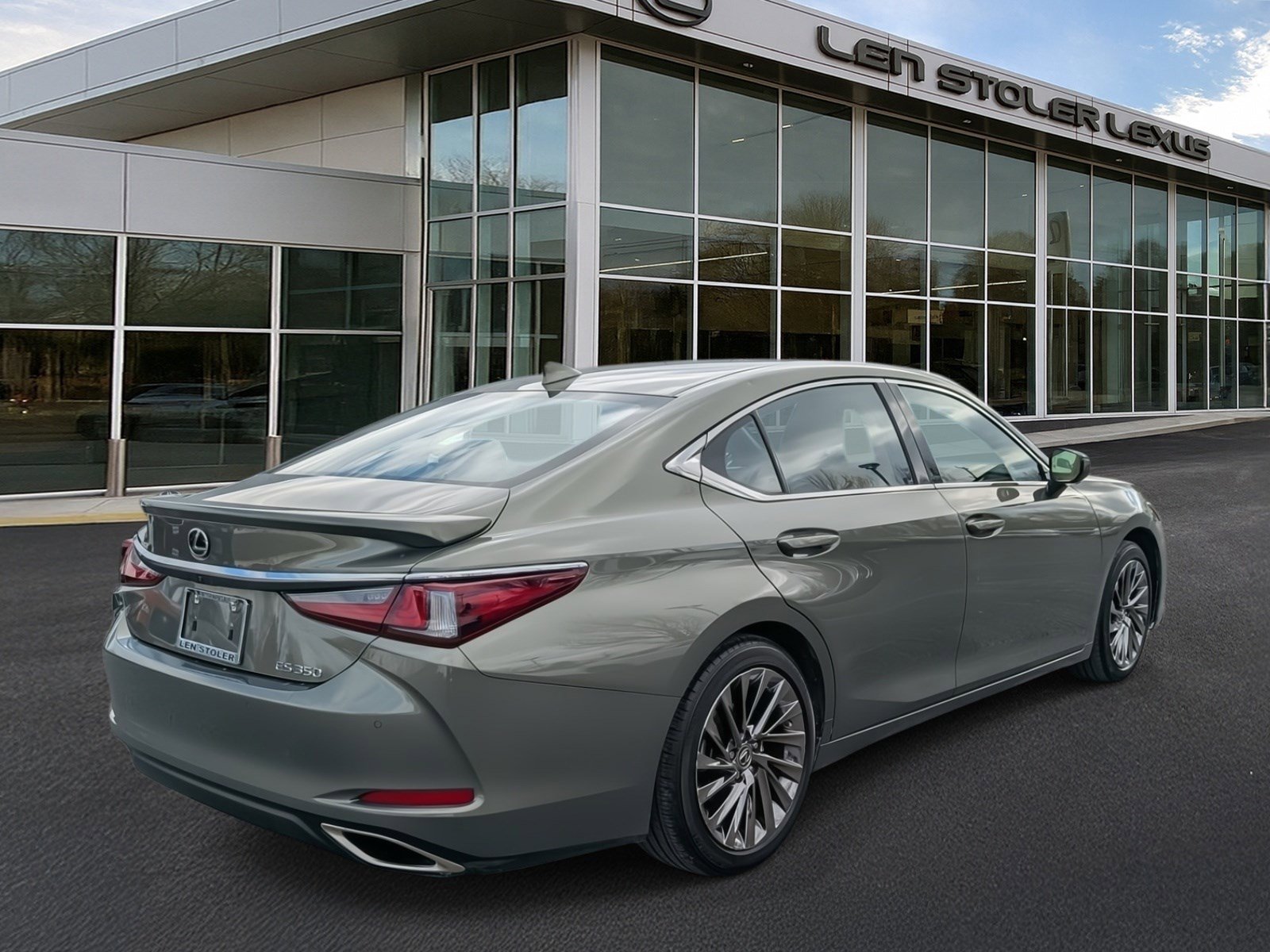 Used 2024 Lexus ES 350 w/ Technology Package image 3