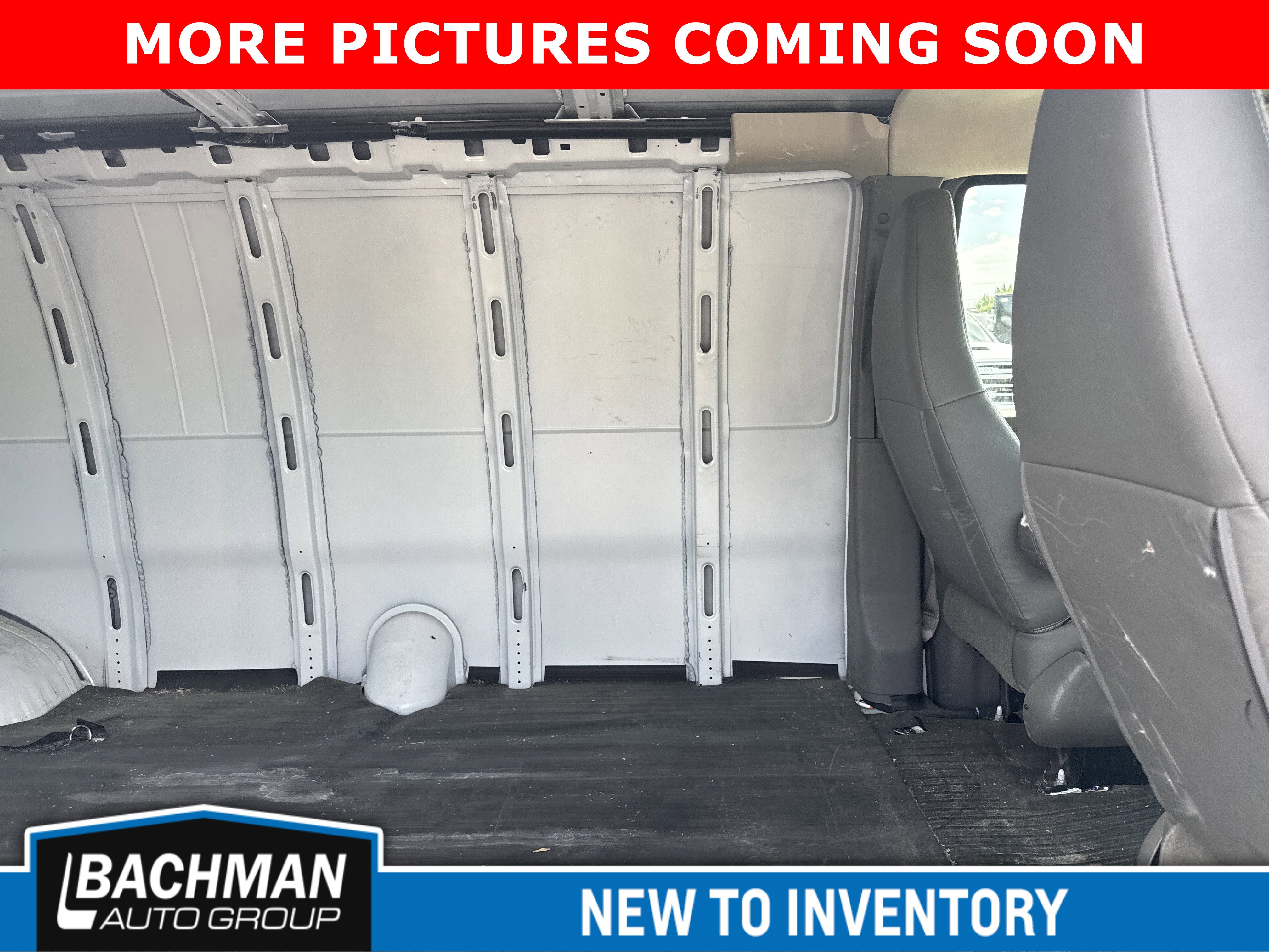 Used 2018 Chevrolet Express 3500 Extended w/ Driver Convenience Package RWD image 3