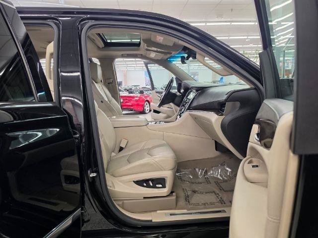 Used 2020 Cadillac Escalade Luxury AWD/4WD image 10