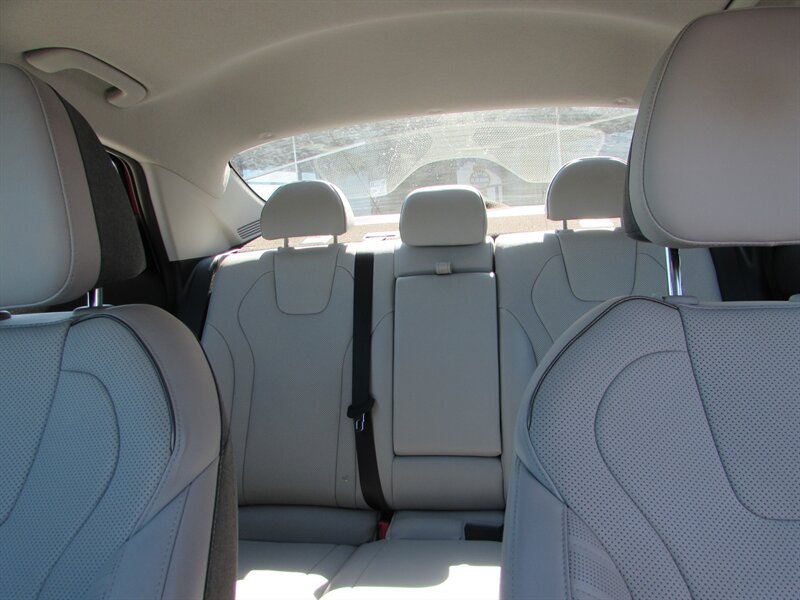 Used 2023 Hyundai Elantra Limited FWD image 22