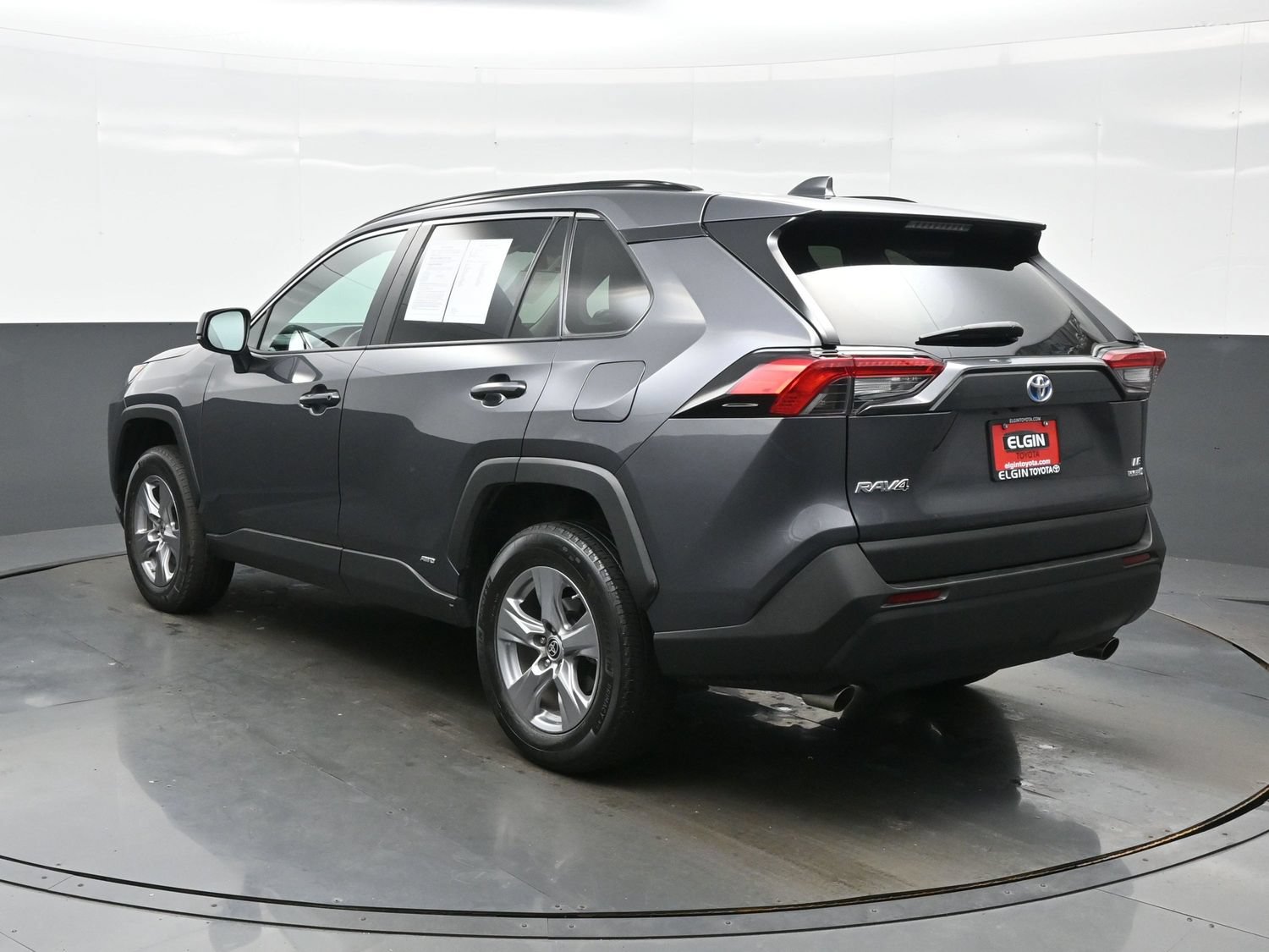 Used 2022 Toyota RAV4 LE AWD/4WD image 4