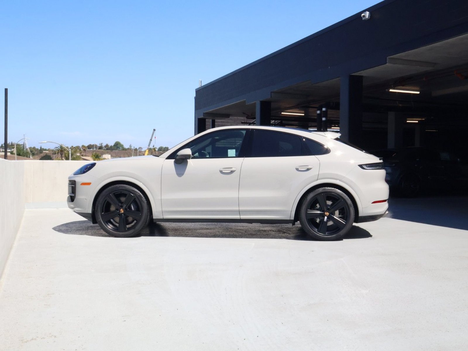 New 2026 Porsche Cayenne Coupe AWD/4WD image 2