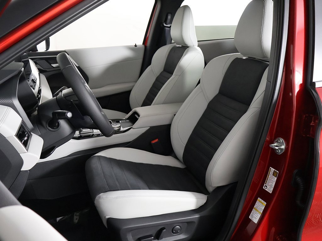 New 2025 Mitsubishi Outlander SE image 32