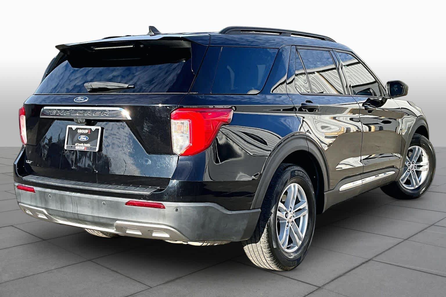 Used 2023 Ford Explorer XLT w/ Equipment Group 202A RWD image 7