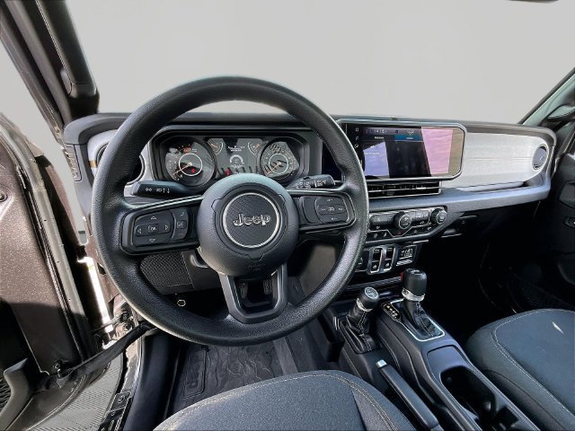 Used 2025 Jeep Wrangler Sport AWD/4WD image 17