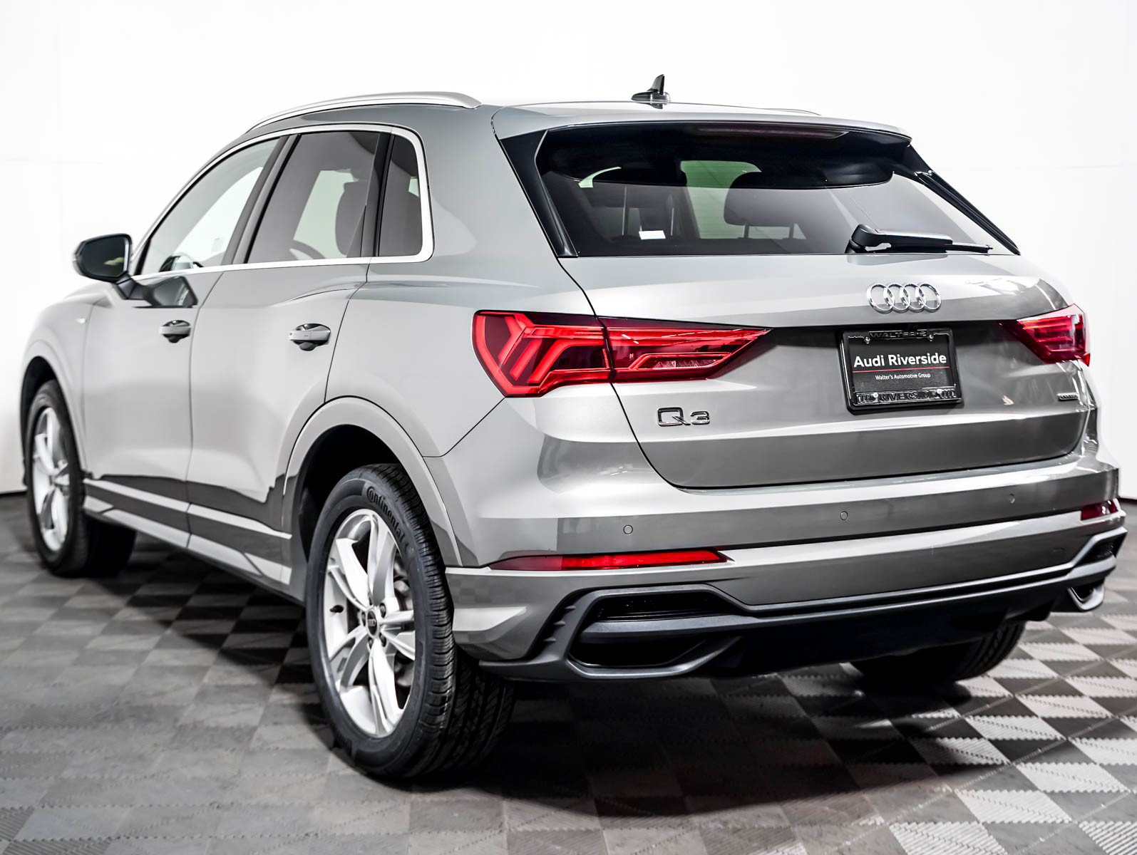 Used 2023 Audi Q3 2.0T Premium Plus w/ Premium Plus Package AWD/4WD image 2