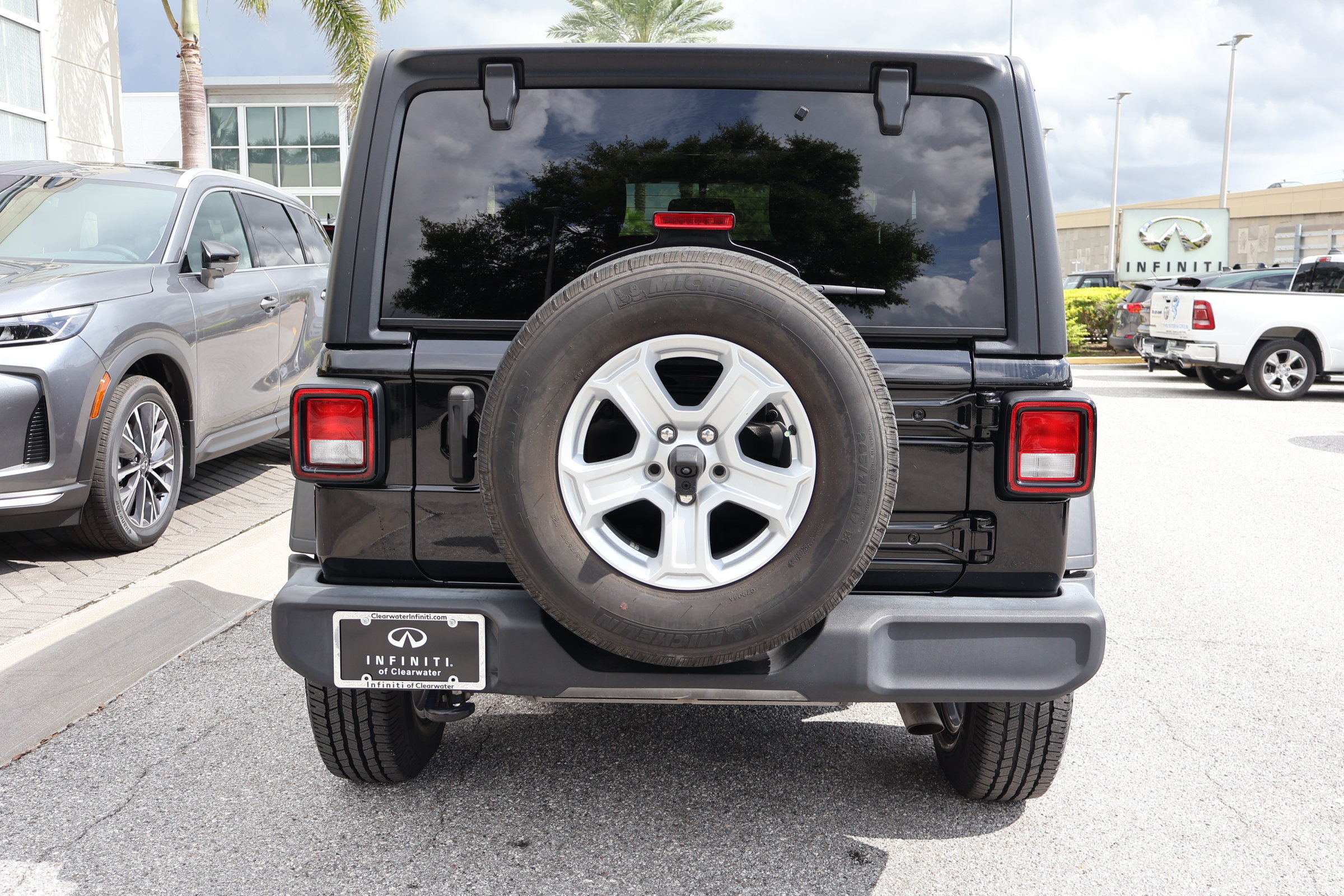 Used 2022 Jeep Wrangler Sport AWD/4WD image 6