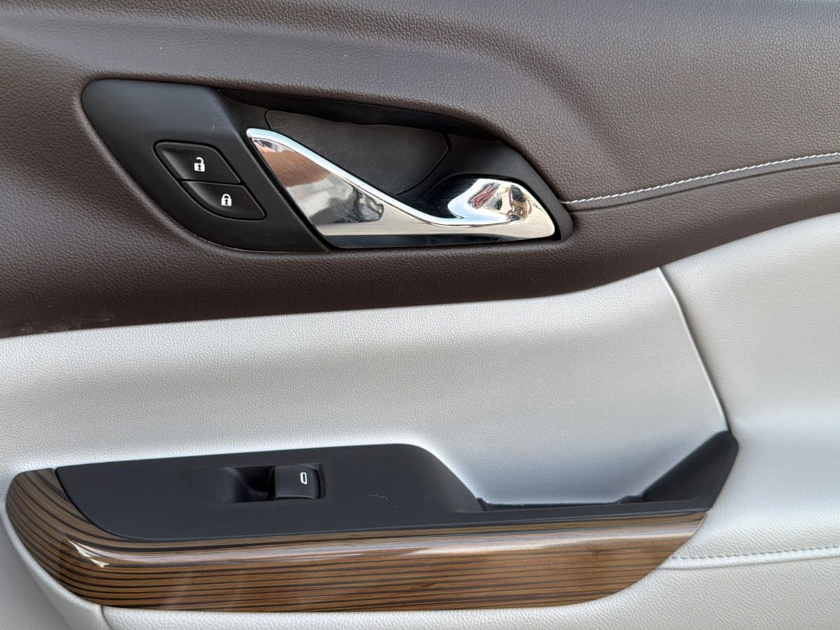 Used 2020 GMC Acadia SLE w/ LPO, Floor Liner Package FWD image 18