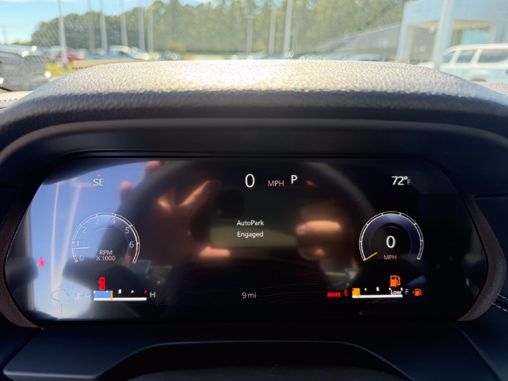 New 2027 Jeep Grand Cherokee Laredo RWD image 15